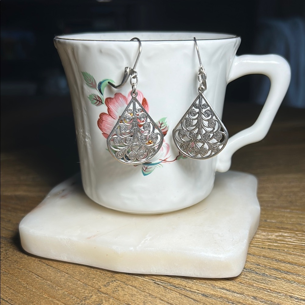 Elegant Sterling Silver Filigree Teardrop Earrings